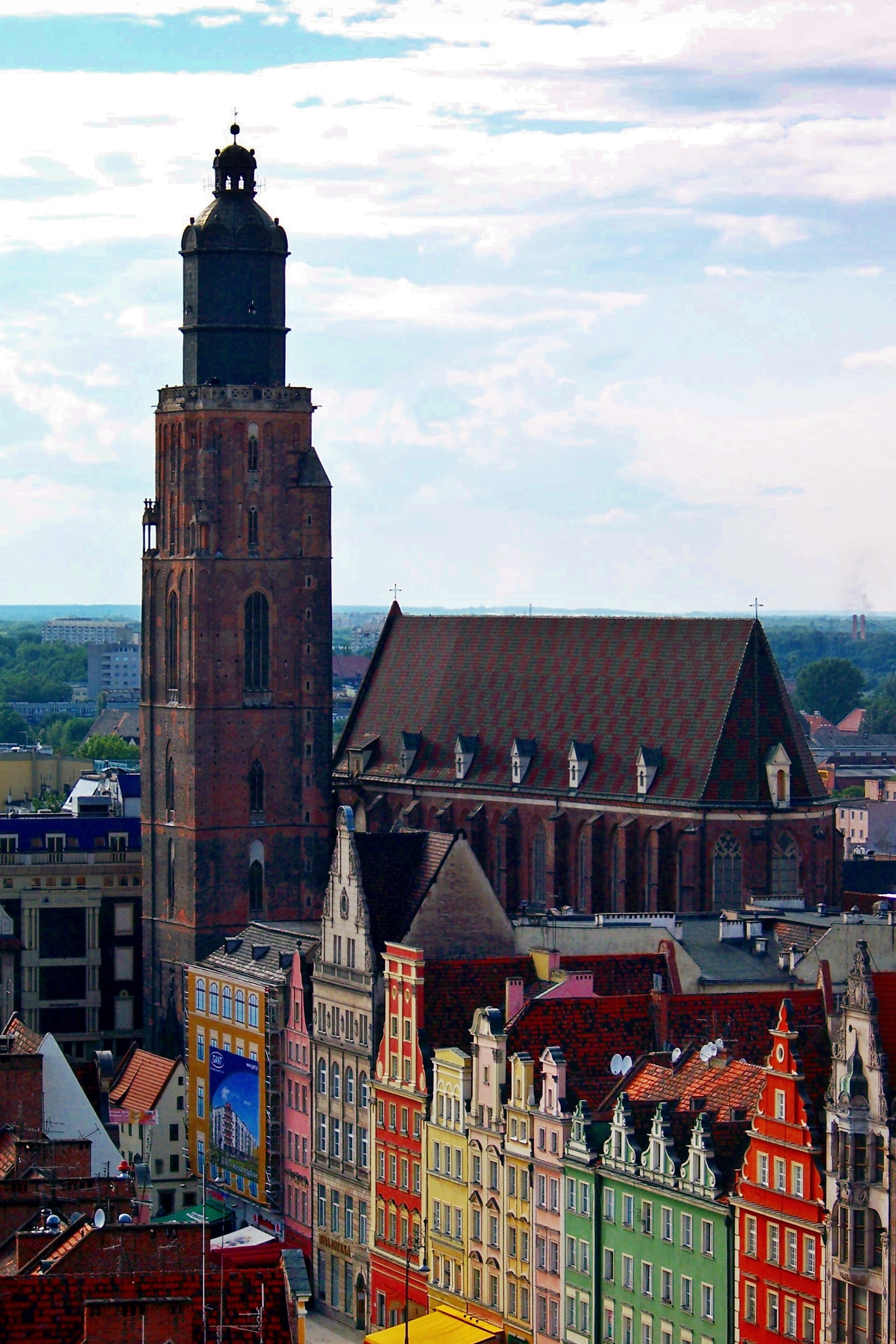 <p>St. Elisabeth’s Church, 1300–1482, Wrocław, Poland (source: Wikimedia Commons)</p>