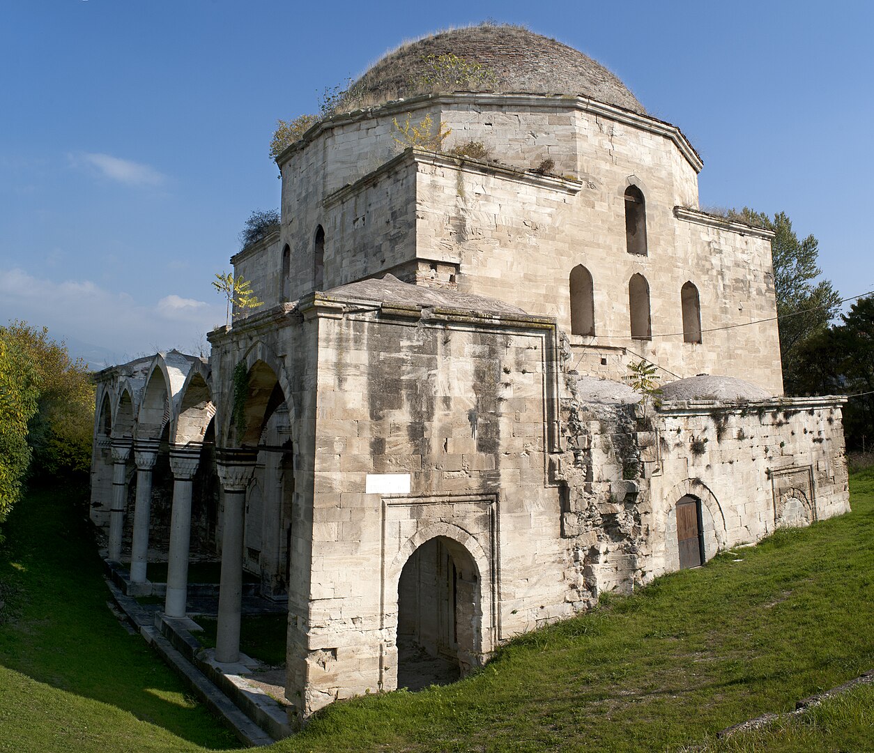 <p>The Mehmet Bey Cami of Serres (1492-93) (source: Wikimedia Commons)</p>