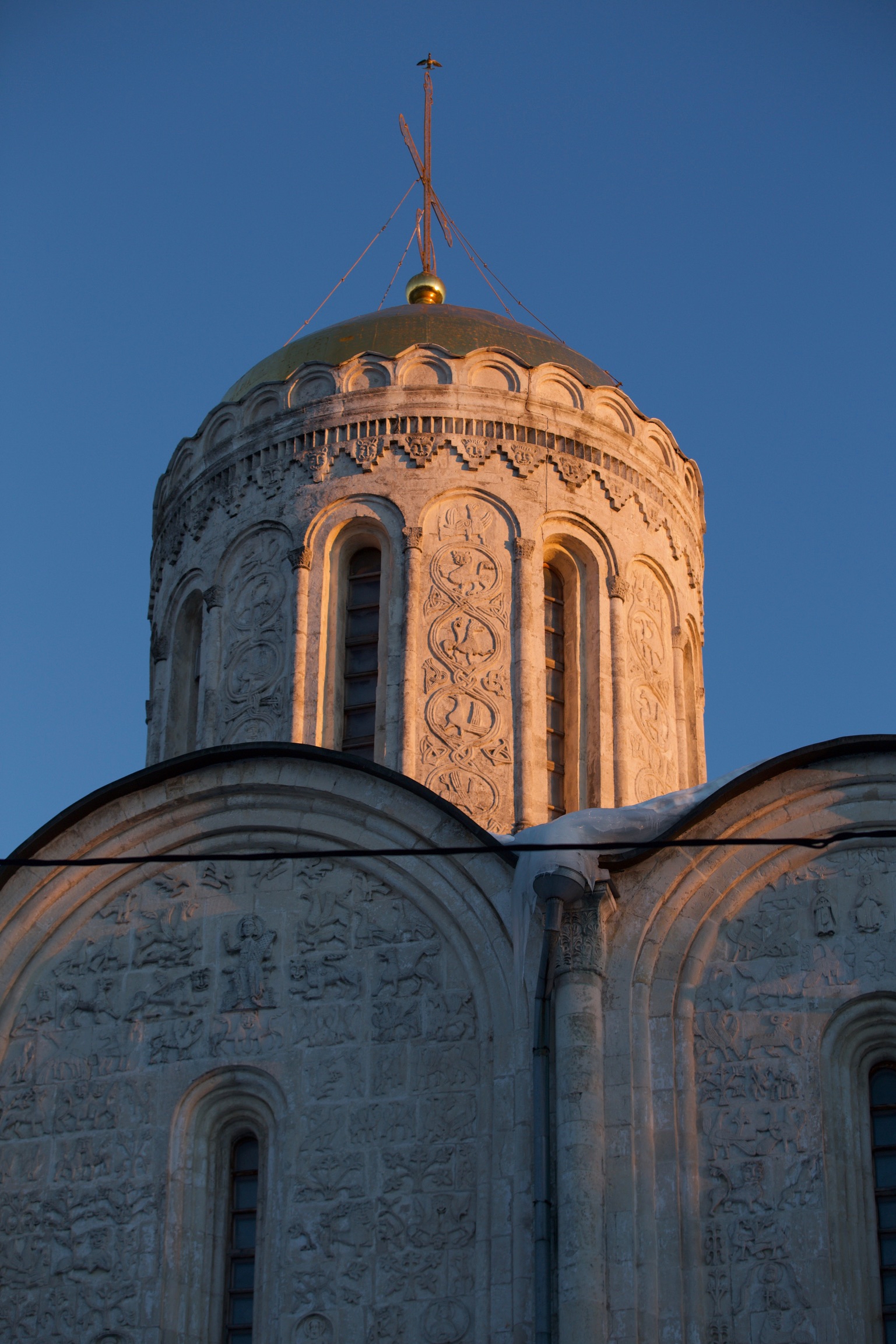 <p>Dome and detail of stone reliefs on the zakomara, Cathedral of St. Demetrios, 1193-97, Vladimir (source: J. Willson)</p>