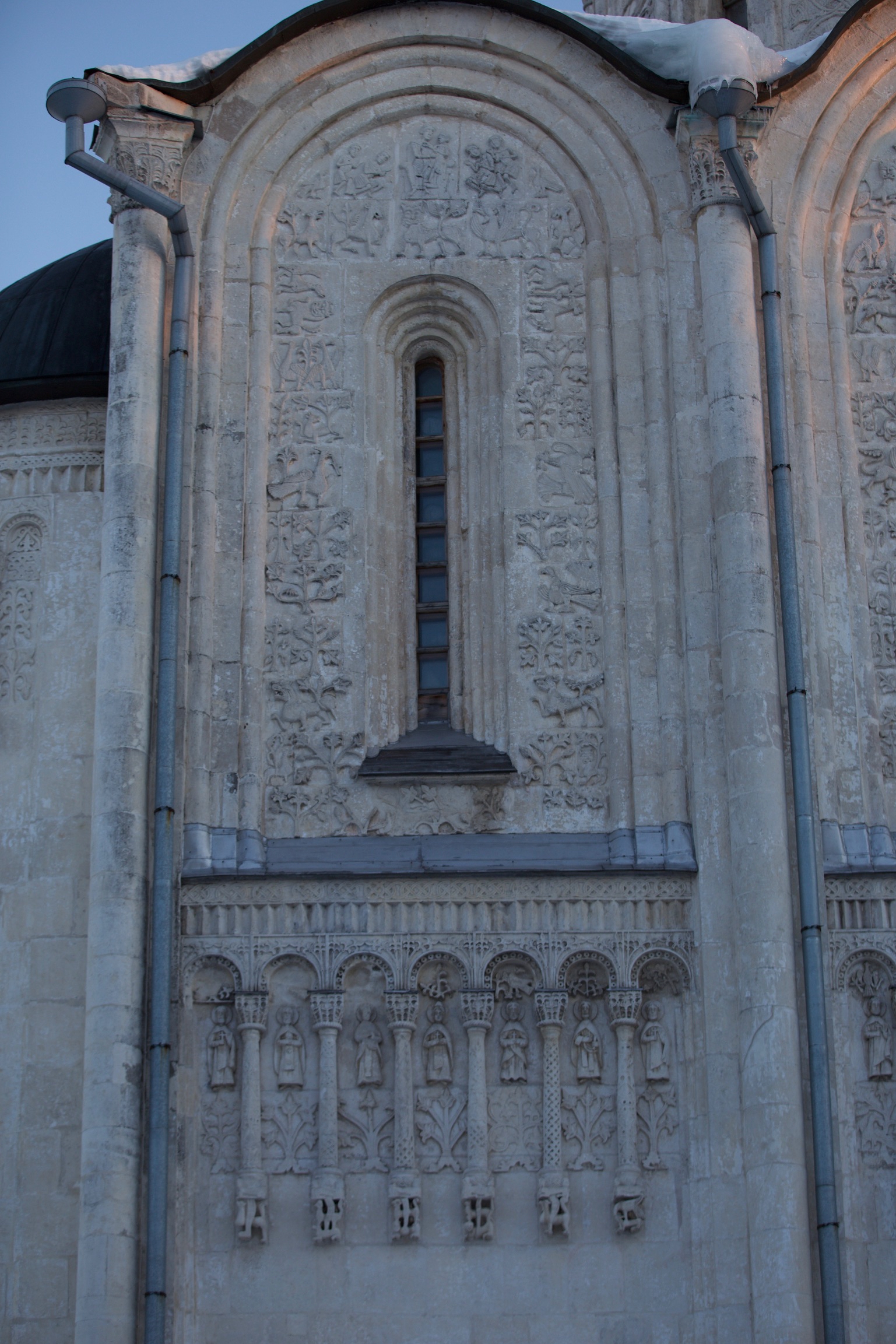 <p>View of north fa&ccedil;ade left zakomara, Vsevolod III with his five sons, Cathedral of St. Demetrios, 1193-97, Vladimir (source: J. Willson)</p>