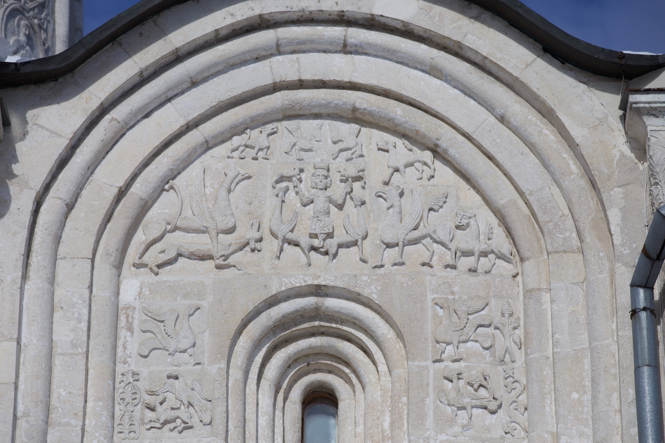 <p style="line-height:1.2">View of south fa&ccedil;ade right zakomara, Apotheosis of Alexander the Great, Cathedral of St. Demetrios, 1193-97, Vladimir (source: J. Willson)&nbsp;</p>