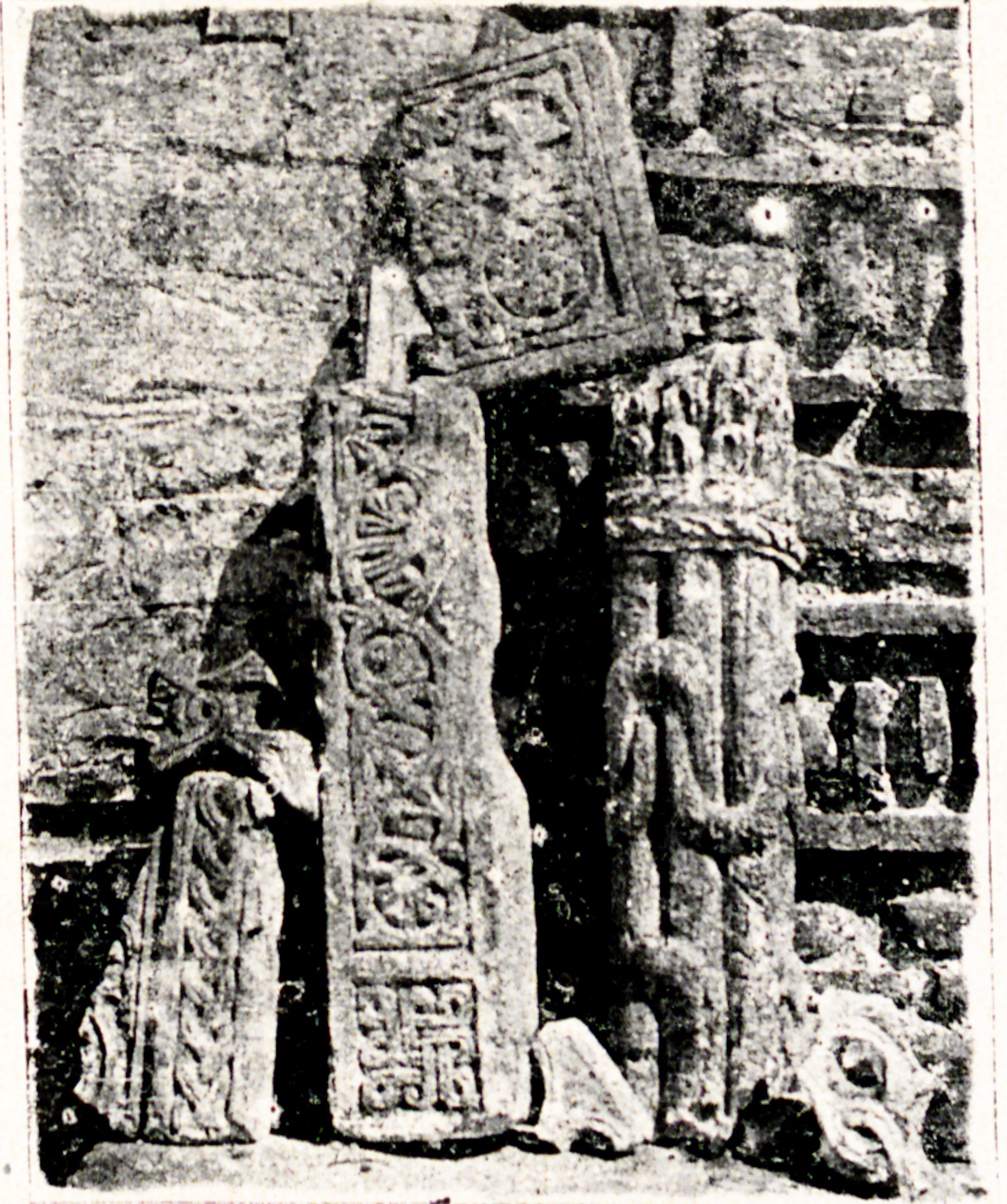 <p>Some of the fragments of the stucco templon (ca 1295/96) at the time of their discovery, Kokkini Ekklisia, Voulgareli (after Orlandos 1927).</p>