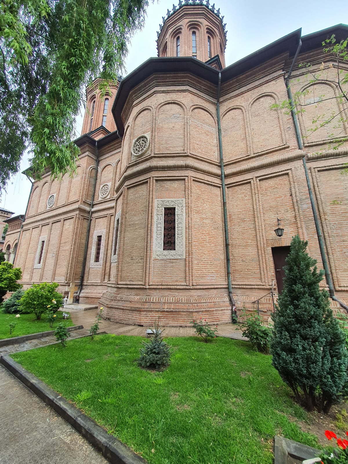 St Antim Monastery - The Church (View from the Courtyard - South Side). (source: Octavian-Adrian Negoiță)