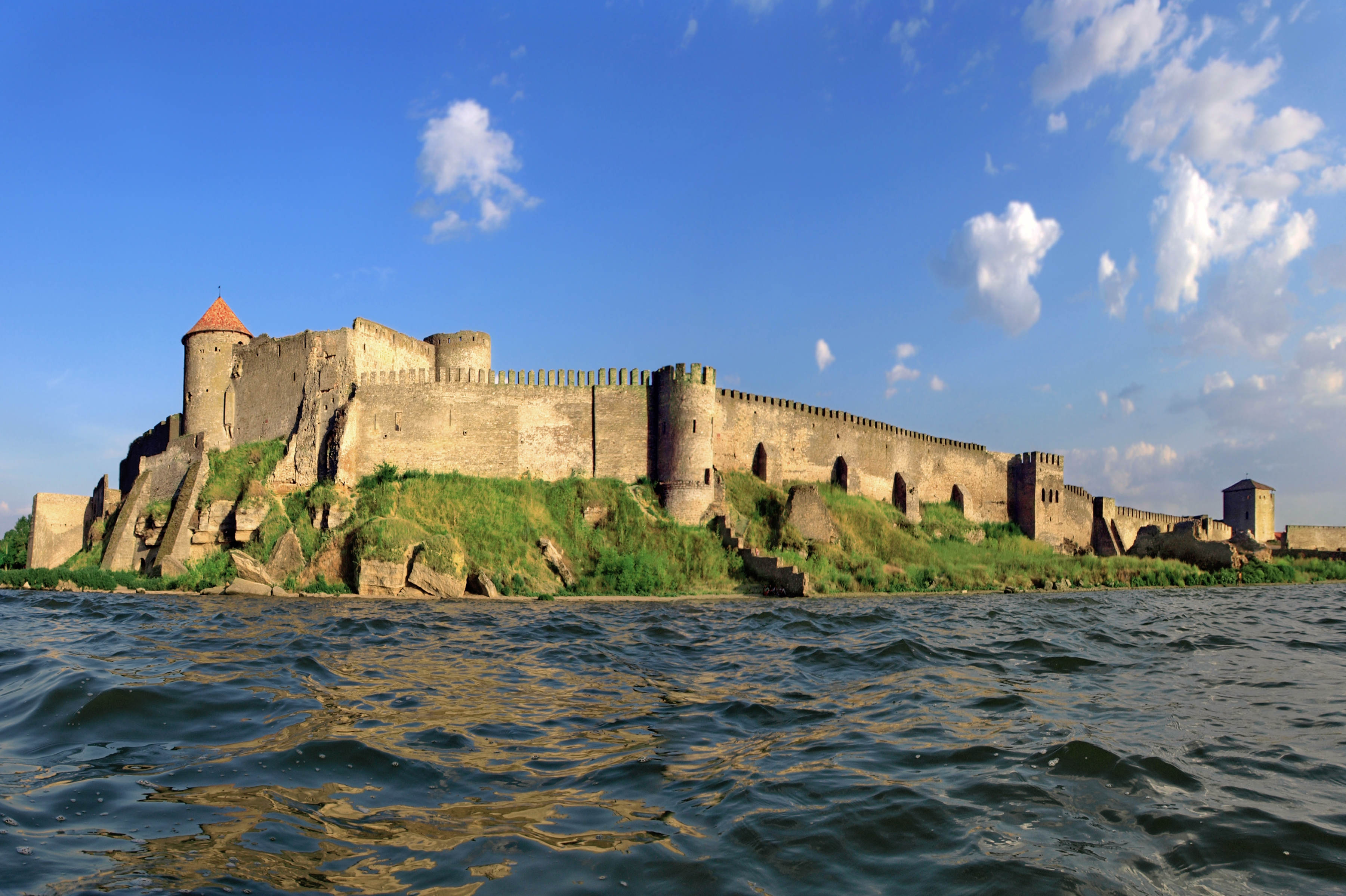 <p>View of the Bilhorod-Dnistrovskyi (Akkerman) fortress from the Dnister estuary. (source: https://vidviday.ua/blog/ru/belgorod-dnestrovskaya-krepost-fortyfykatsyonnaya-zhemchuzhyna-yuga-ukrayny/#images-1)</p>