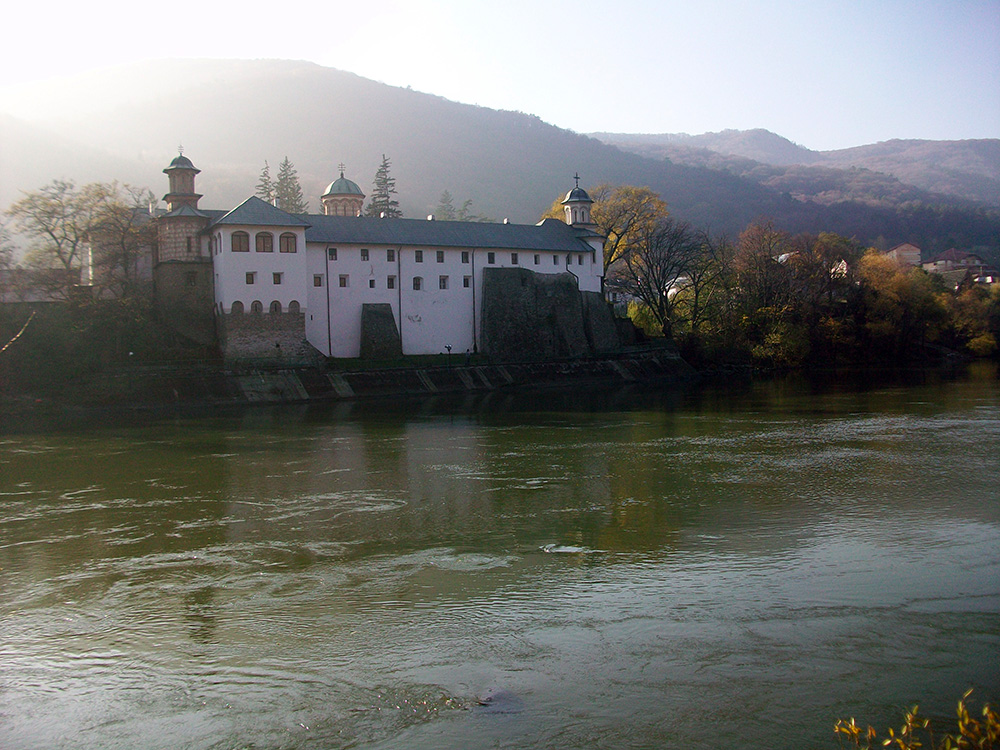 <p>Cozia Monastery, exterior, Wallachia, 1390s and later (source: Wikimedia)</p>