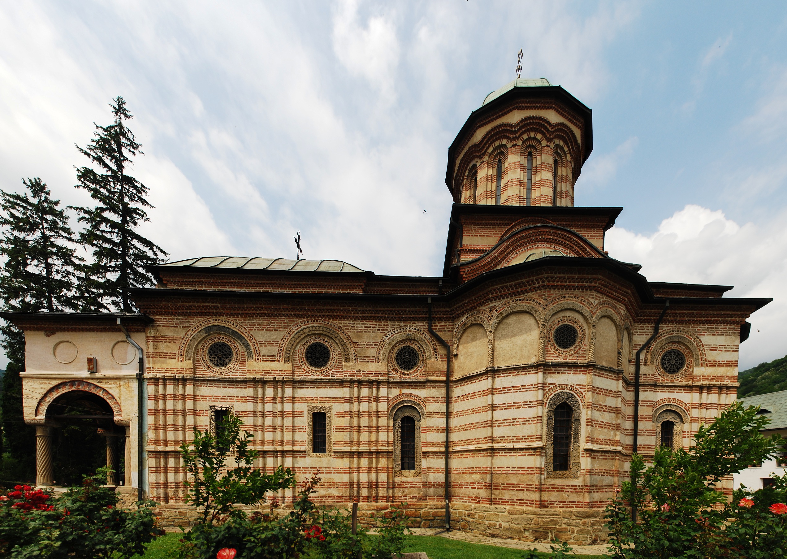<p>The Holy Trinity Church at Cozia Monastery, exterior, Wallachia, ca. 1387&ndash;91 (source: Wikimedia)</p>