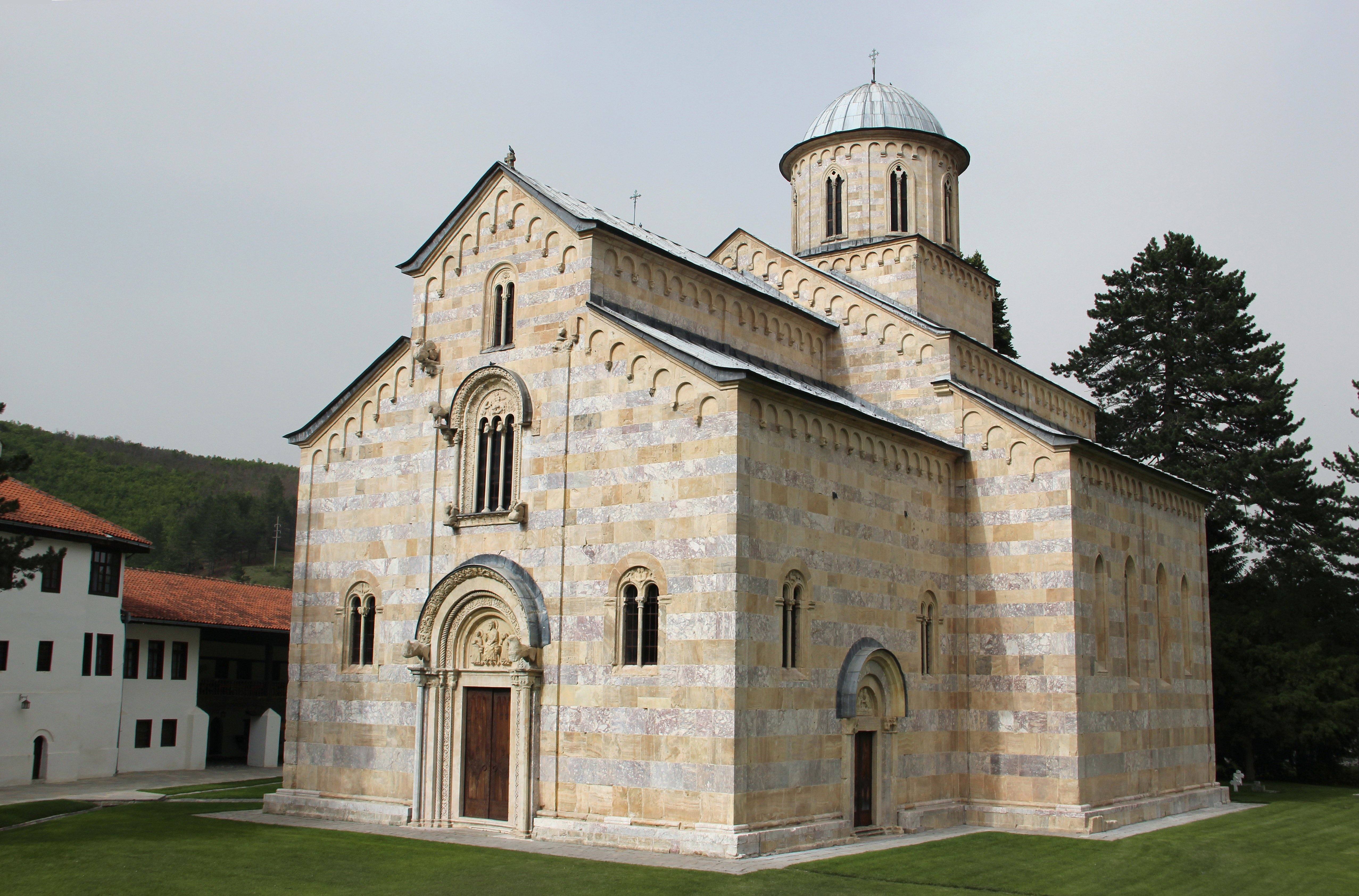 <p>Church of Christ Pantkorator, Dečani Monastery, 1327&ndash;35, exterior, southwest view (source: Platoneum Publishing)</p>