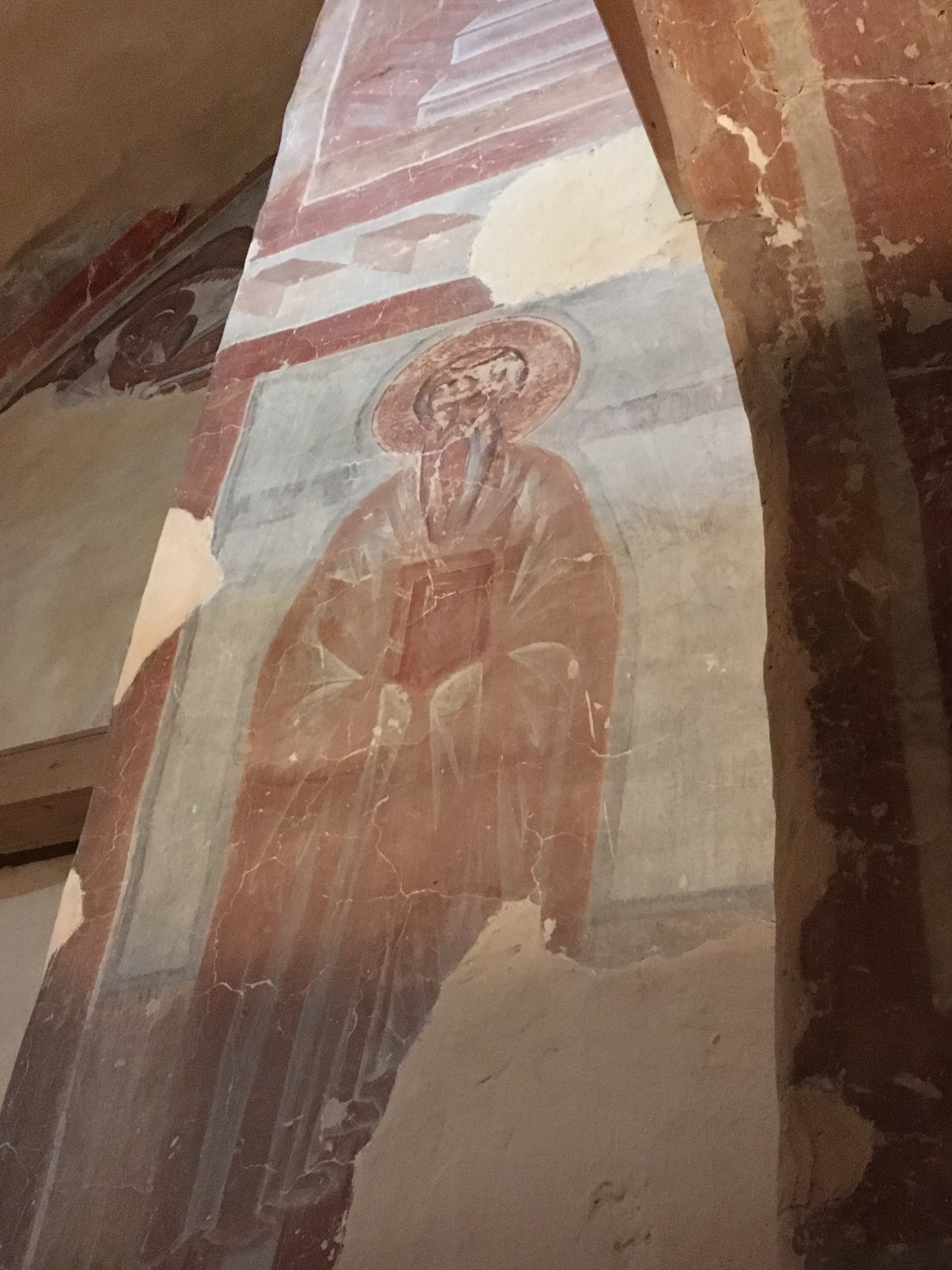 <p>Unknown saint on the east side of the pillar in the chamber, 1378, fresco, Church of the Transfiguration of Our Savior on Ilyina Street, 1374, Veliky Novgorod (source: O. Yunak)</p>