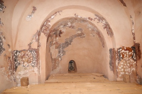 <p>View of the apse and the two saints flanking the apse, late 12th-early 13 th century (?), Church of St. Nicholas, Koločep.<br />
&nbsp;</p>