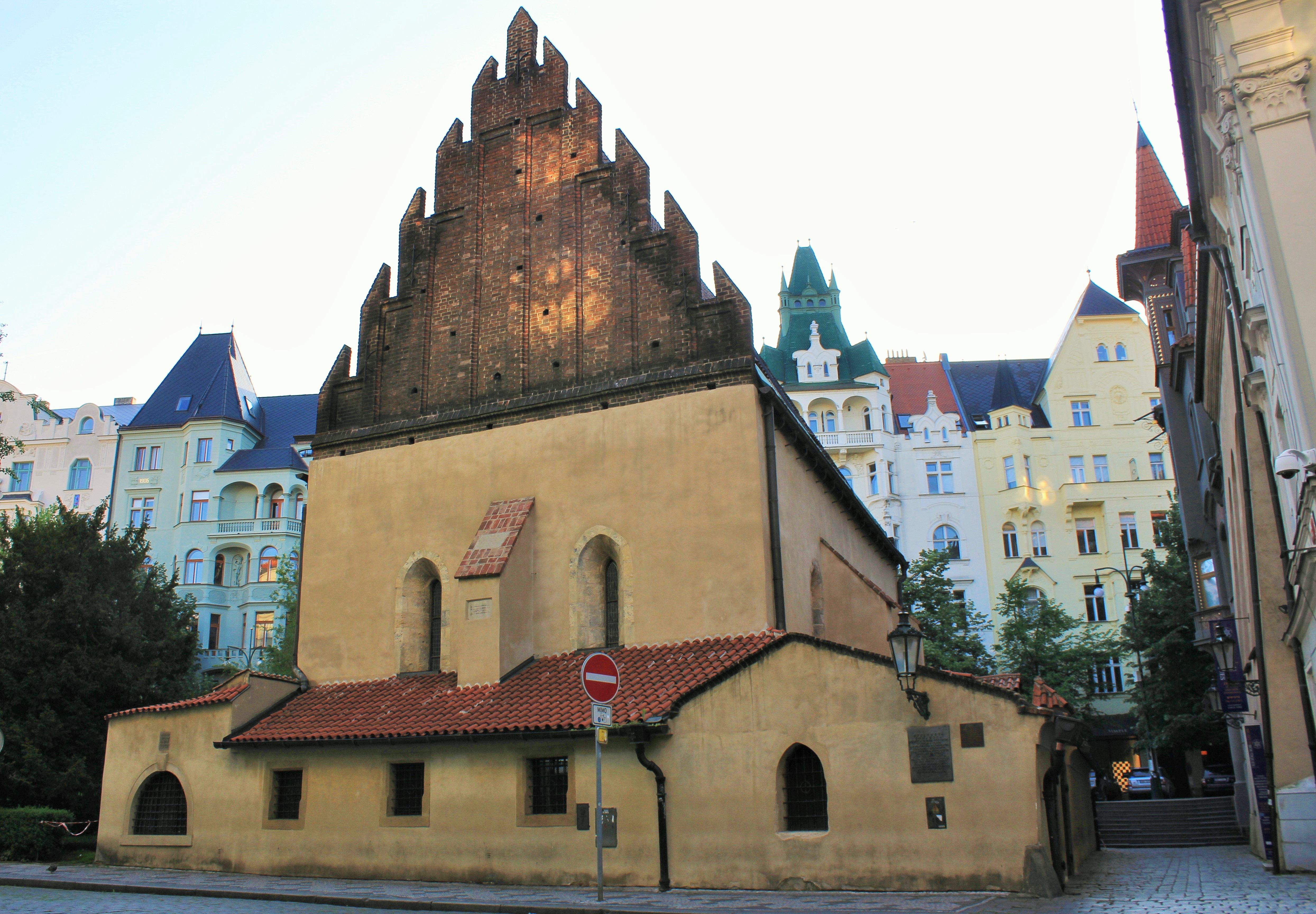 <p>Altneushul (Old-New Synagogue) in Prague (source: Øyvind Holmstad / Wikimedia Commons)</p>